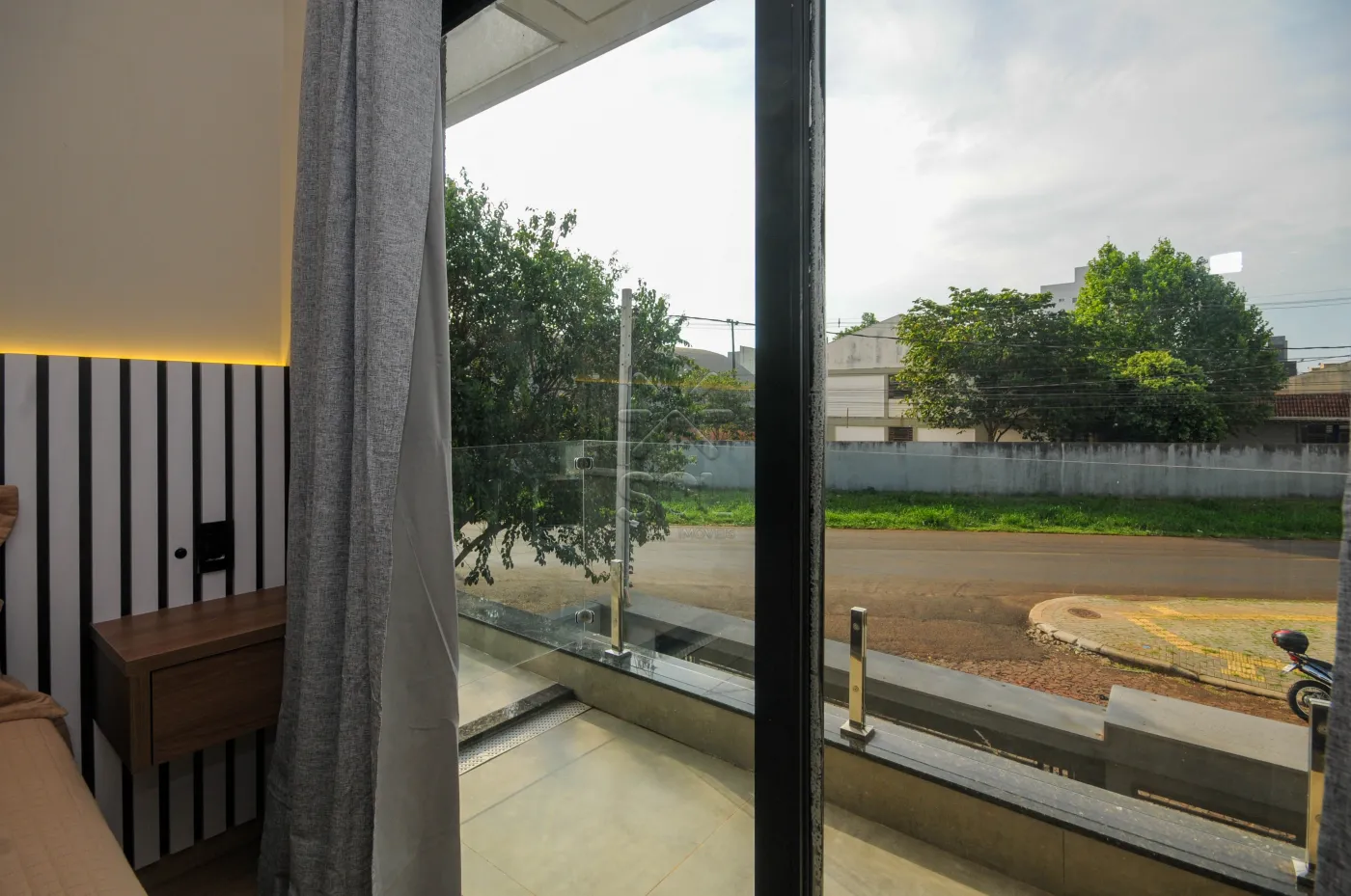 Sobrado novo de alto padrão à venda no Lancaster em Foz do Iguaçu/PR - 192m² | Mobiliado | 3 quartos | Área gourmet