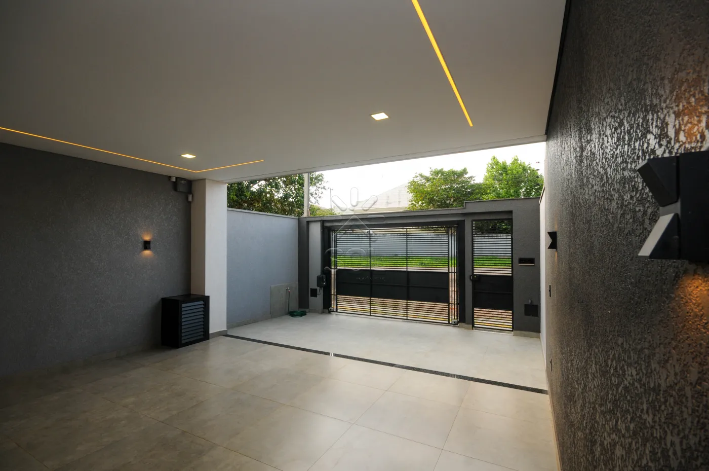 Sobrado novo de alto padrão à venda no Lancaster em Foz do Iguaçu/PR - 192m² | Mobiliado | 3 quartos | Área gourmet