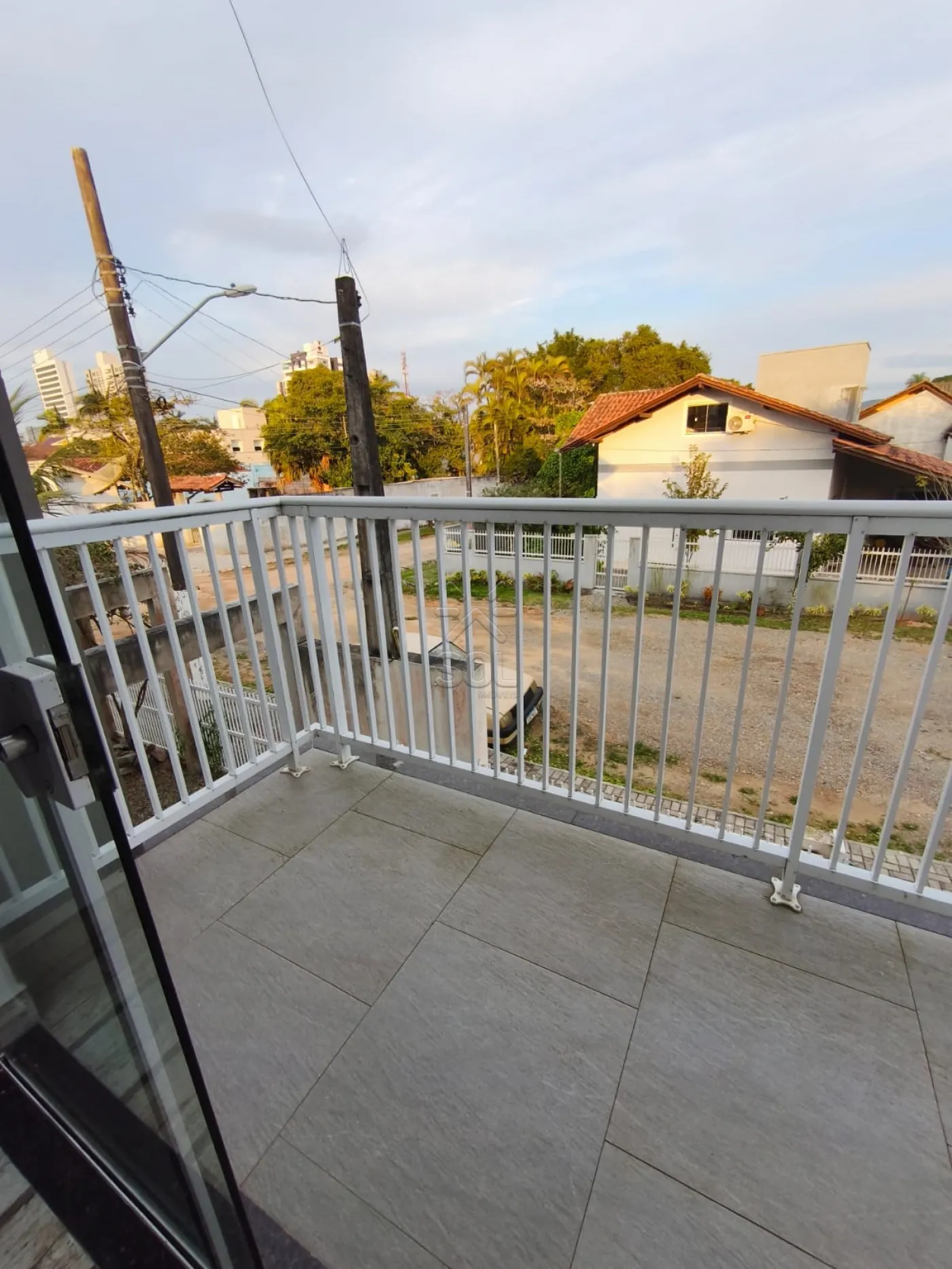 SOBRADO PARA LOCAÇÃO NO CENTRO DE BALNEÁRIO PIÇARRAS/SC