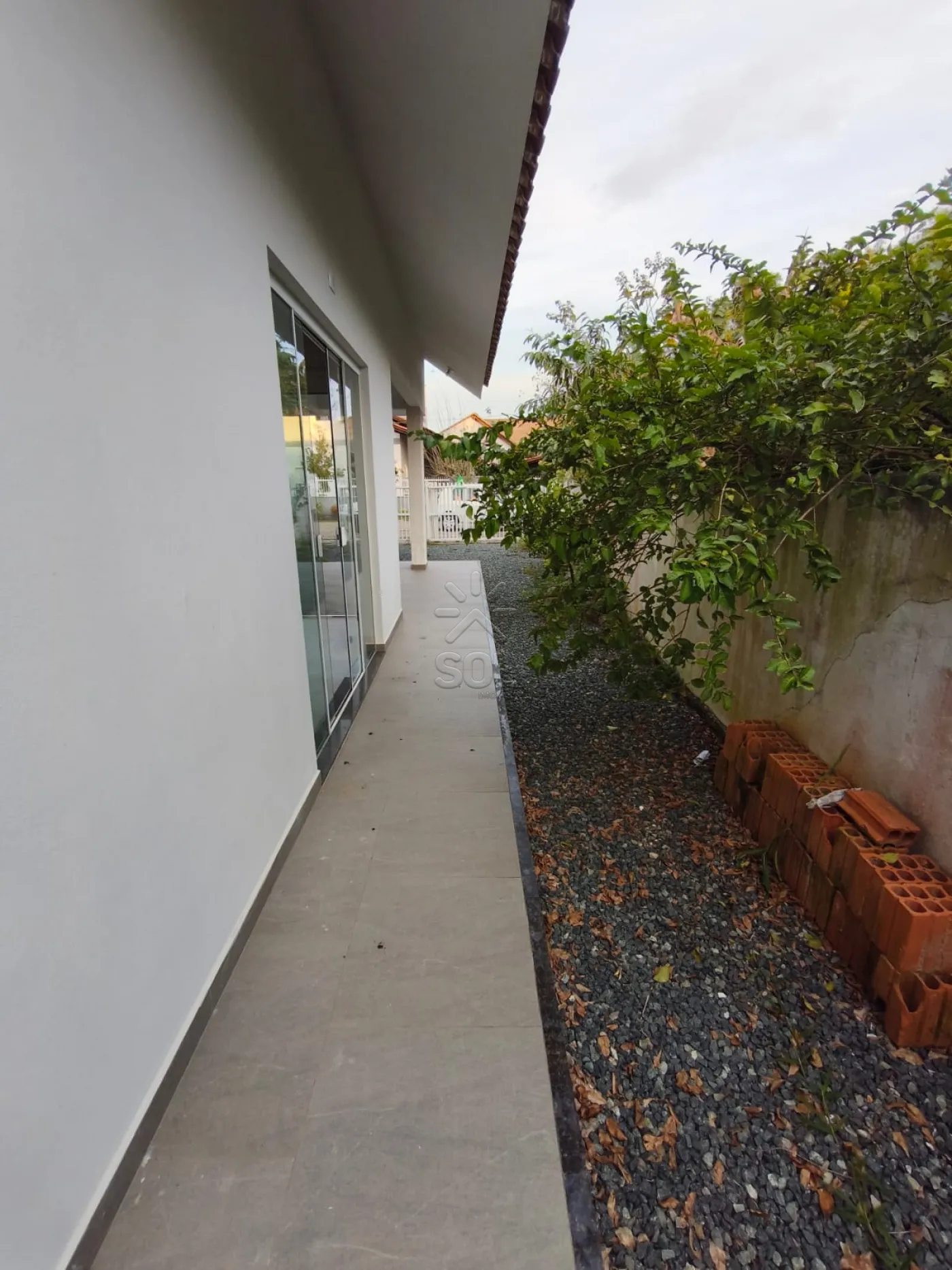 SOBRADO PARA LOCAÇÃO NO CENTRO DE BALNEÁRIO PIÇARRAS/SC