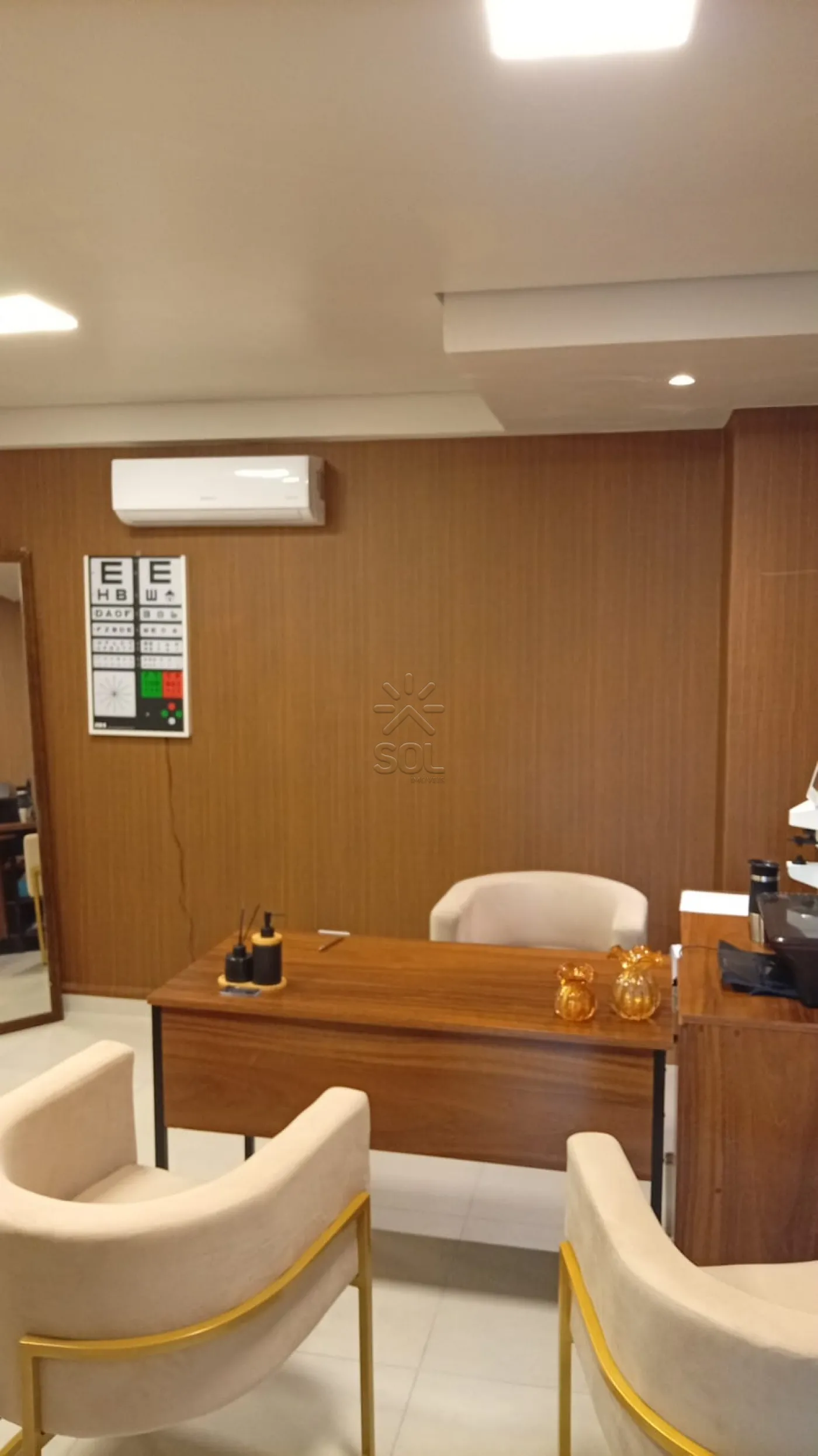 Sala comercial à venda no Edifício Pedro Basso, Centro de Foz do Iguaçu/PR - 53,52m² privativos com mezanino