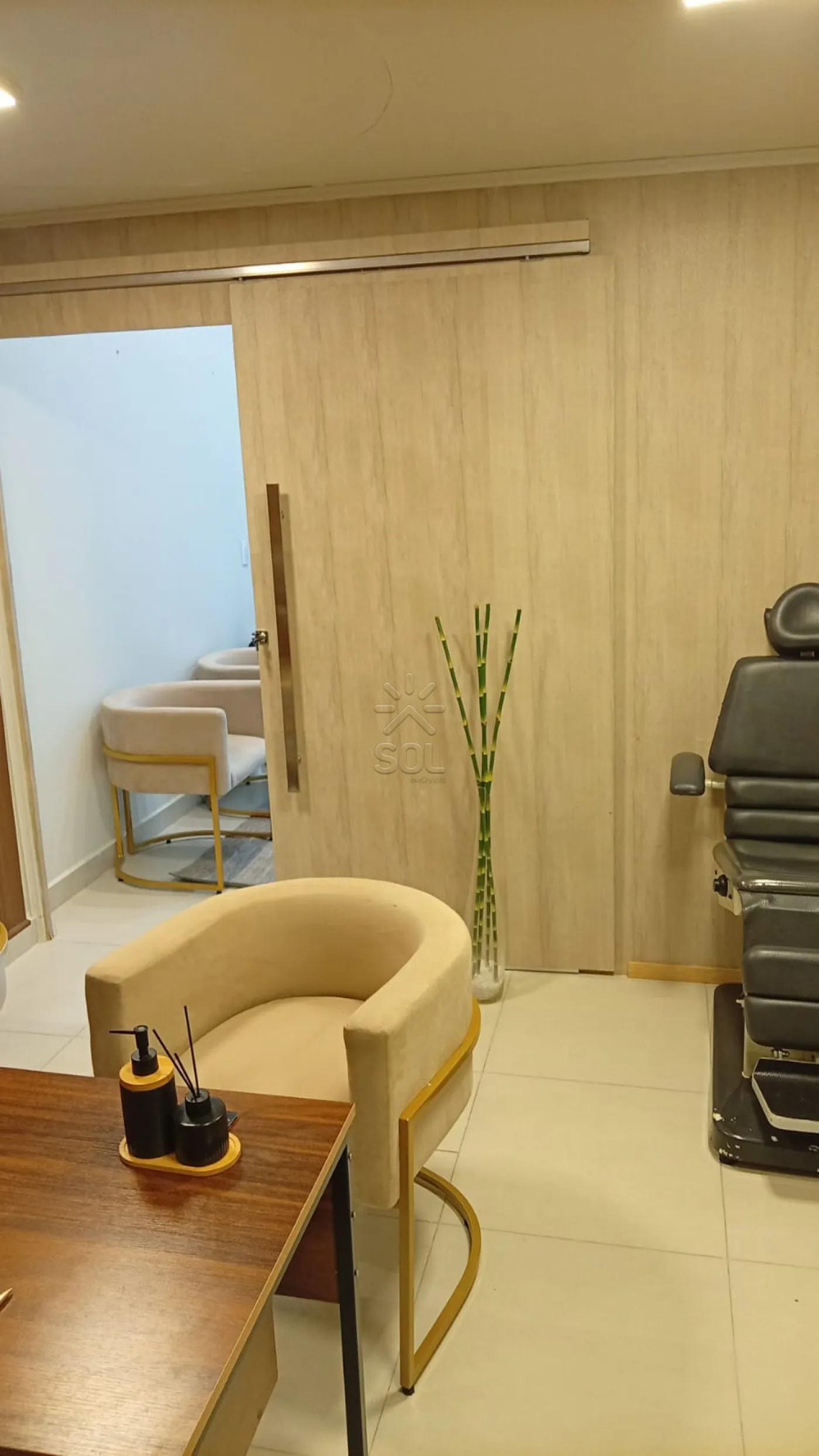 Sala comercial à venda no Edifício Pedro Basso, Centro de Foz do Iguaçu/PR - 53,52m² privativos com mezanino