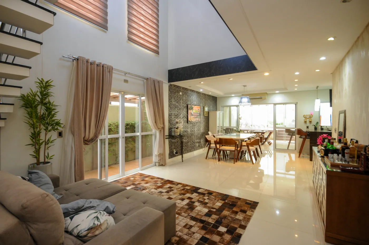 Sobrado de alto padrão à venda no Condomínio Country Iguaçu em Foz do Iguaçu/PR - 350m², piscina aquecida e 4 dormitórios