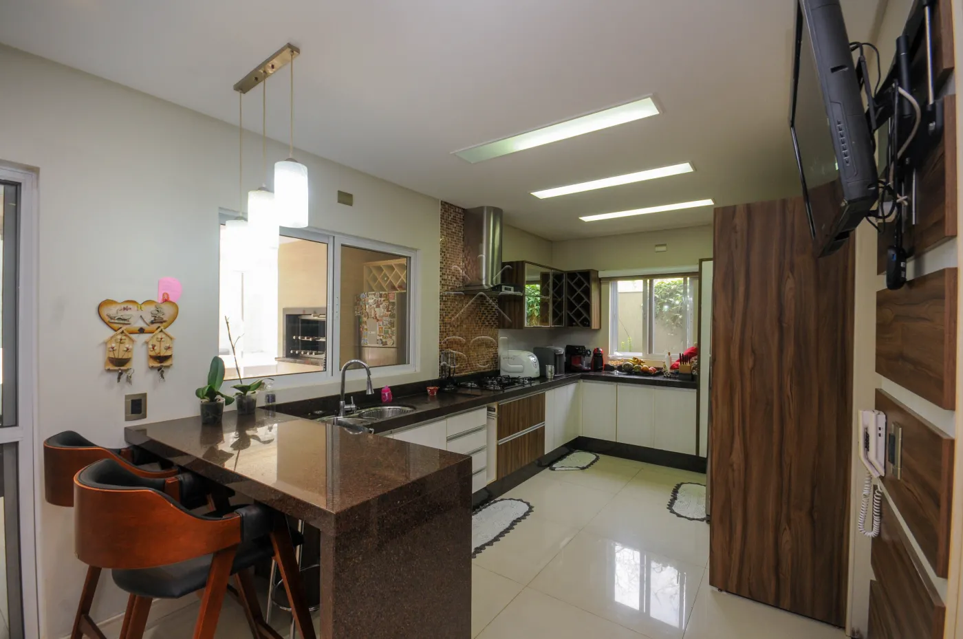 Sobrado de alto padrão à venda no Condomínio Country Iguaçu em Foz do Iguaçu/PR - 350m², piscina aquecida e 4 dormitórios