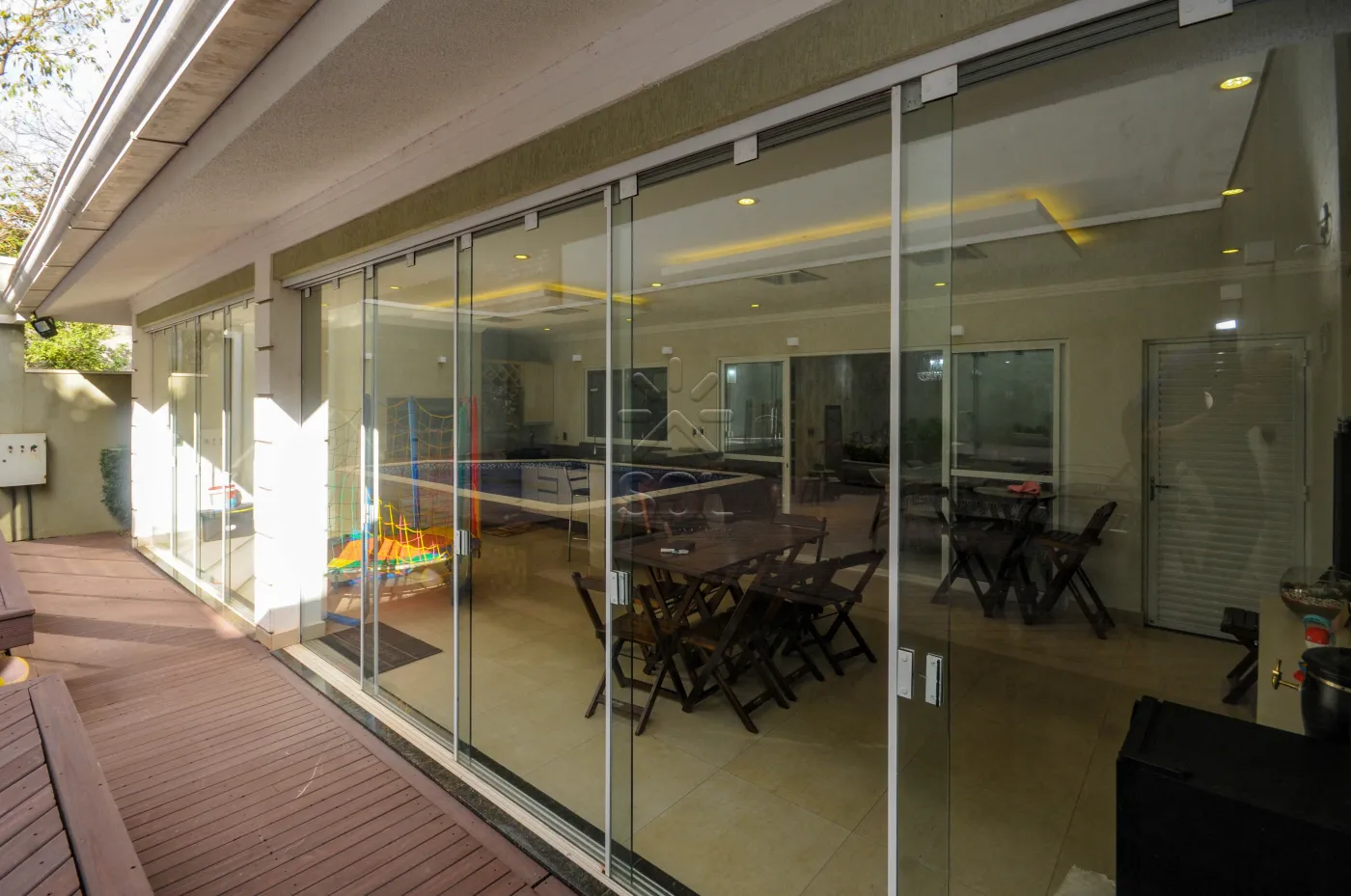 Sobrado de alto padrão à venda no Condomínio Country Iguaçu em Foz do Iguaçu/PR - 350m², piscina aquecida e 4 dormitórios