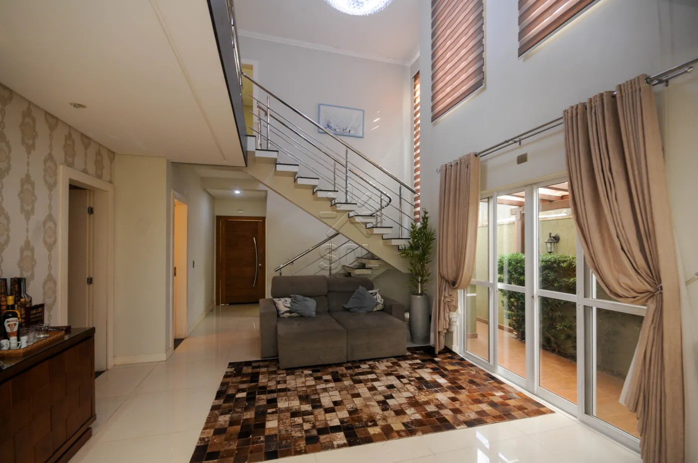 Sobrado de alto padrão à venda no Condomínio Country Iguaçu em Foz do Iguaçu/PR - 350m², piscina aquecida e 4 dormitórios