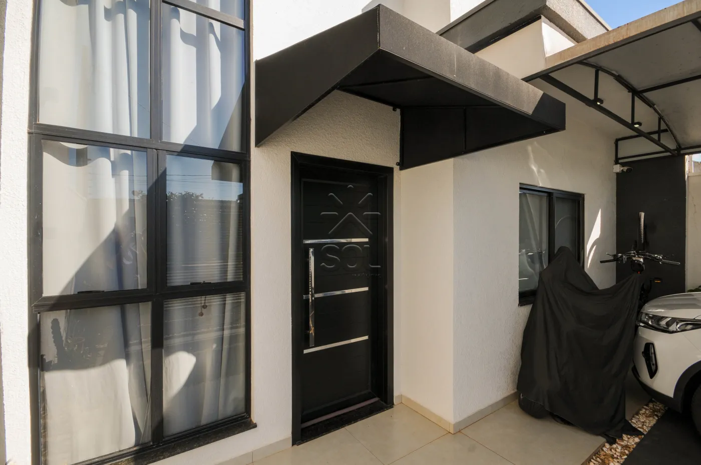 Casa semimobiliada à venda na Villa Floratta em Foz do Iguaçu/PR - 2 quartos, móveis planejados, energia solar e área gourmet