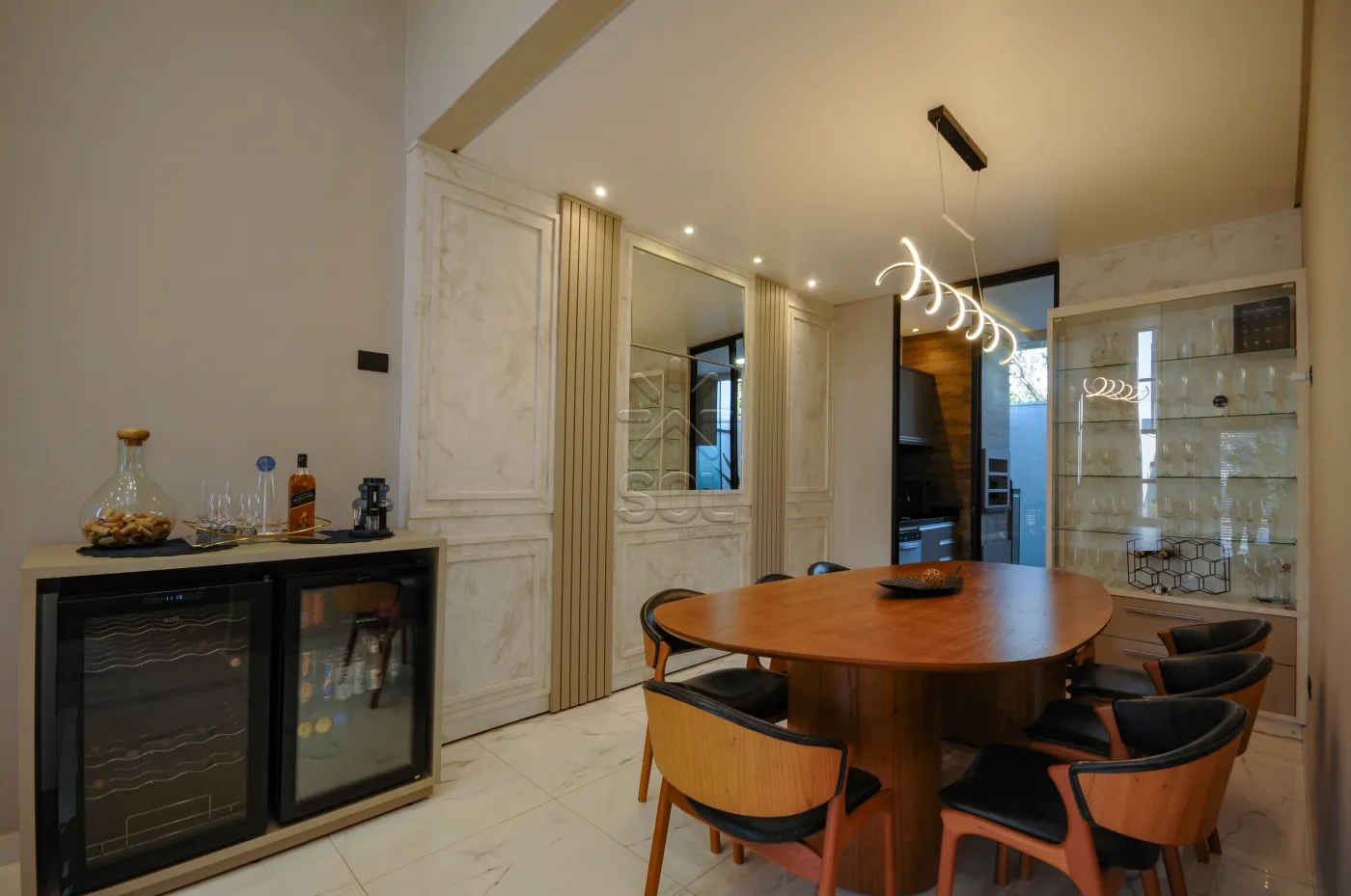 Casa semimobiliada à venda na Villa Floratta em Foz do Iguaçu/PR - 2 quartos, móveis planejados, energia solar e área gourmet
