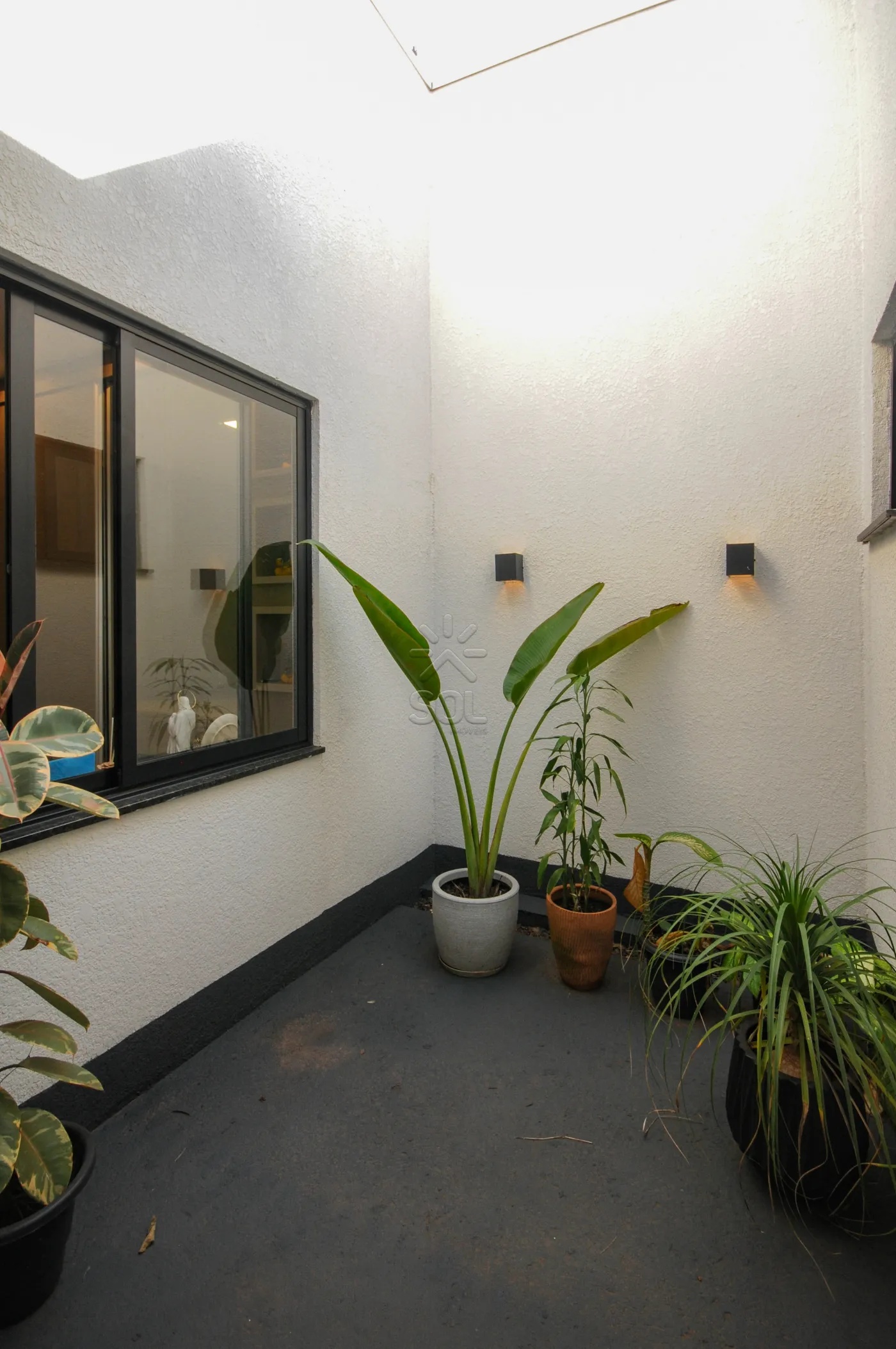 Casa semimobiliada à venda na Villa Floratta em Foz do Iguaçu/PR - 2 quartos, móveis planejados, energia solar e área gourmet