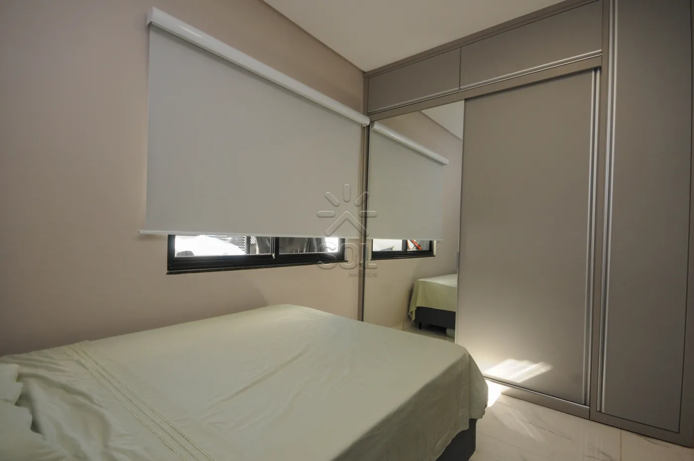 Casa semimobiliada à venda na Villa Floratta em Foz do Iguaçu/PR - 2 quartos, móveis planejados, energia solar e área gourmet