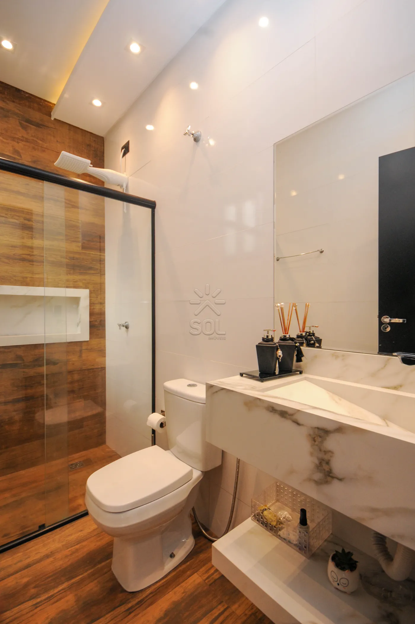 Casa semimobiliada à venda na Villa Floratta em Foz do Iguaçu/PR - 2 quartos, móveis planejados, energia solar e área gourmet