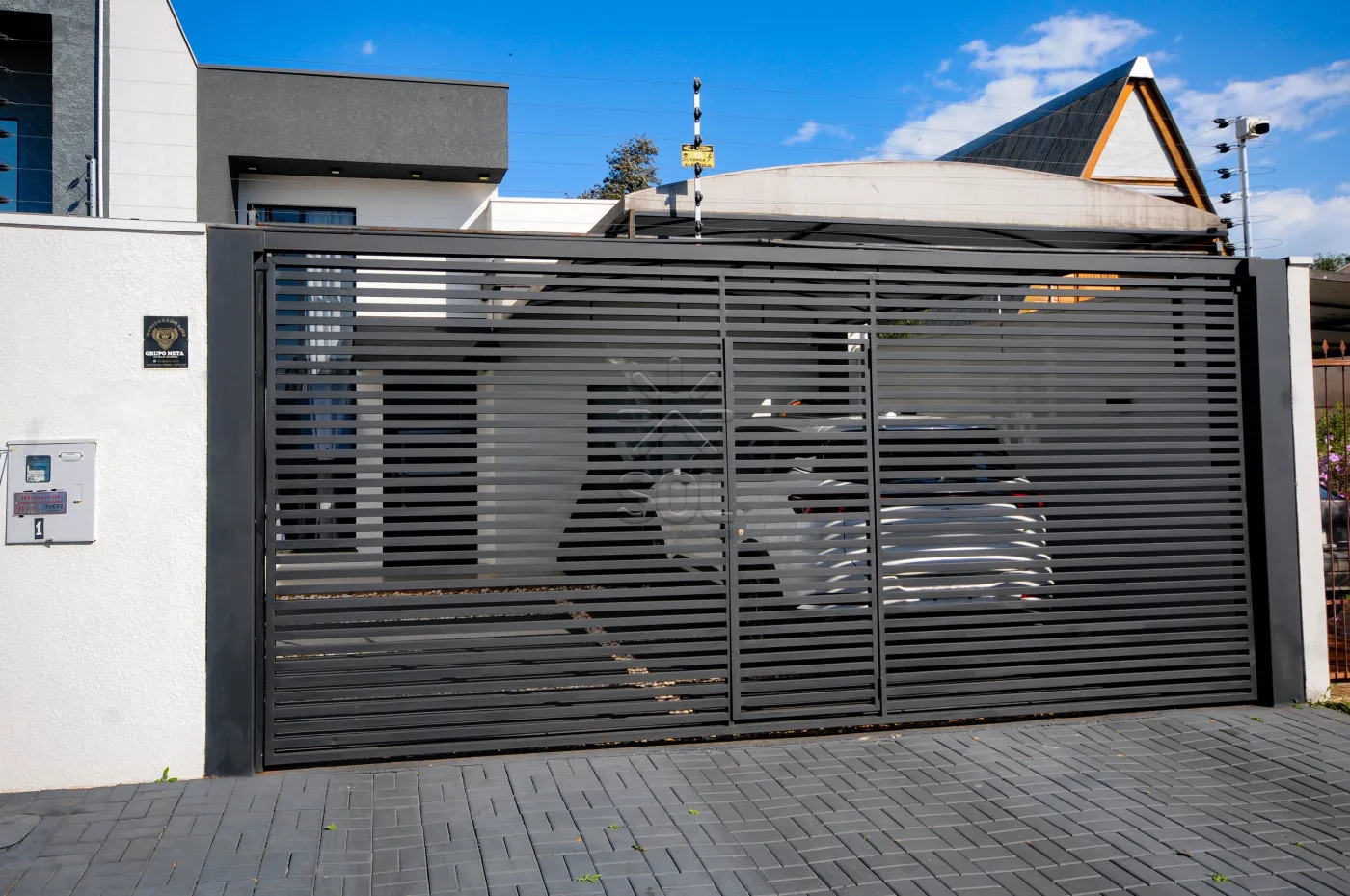 Casa semimobiliada à venda na Villa Floratta em Foz do Iguaçu/PR - 2 quartos, móveis planejados, energia solar e área gourmet