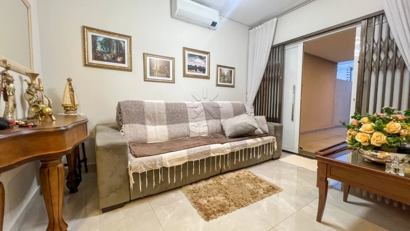 Casa à venda no Jardim Lancaster em Foz do Iguaçu/PR - 3 quartos, sendo suíte, energia solar e área gourmet