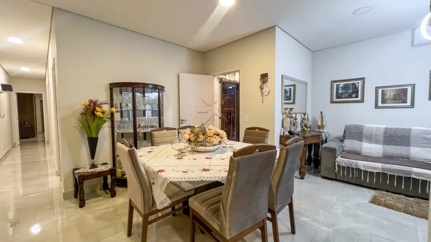 Casa à venda no Jardim Lancaster em Foz do Iguaçu/PR - 3 quartos, sendo suíte, energia solar e área gourmet