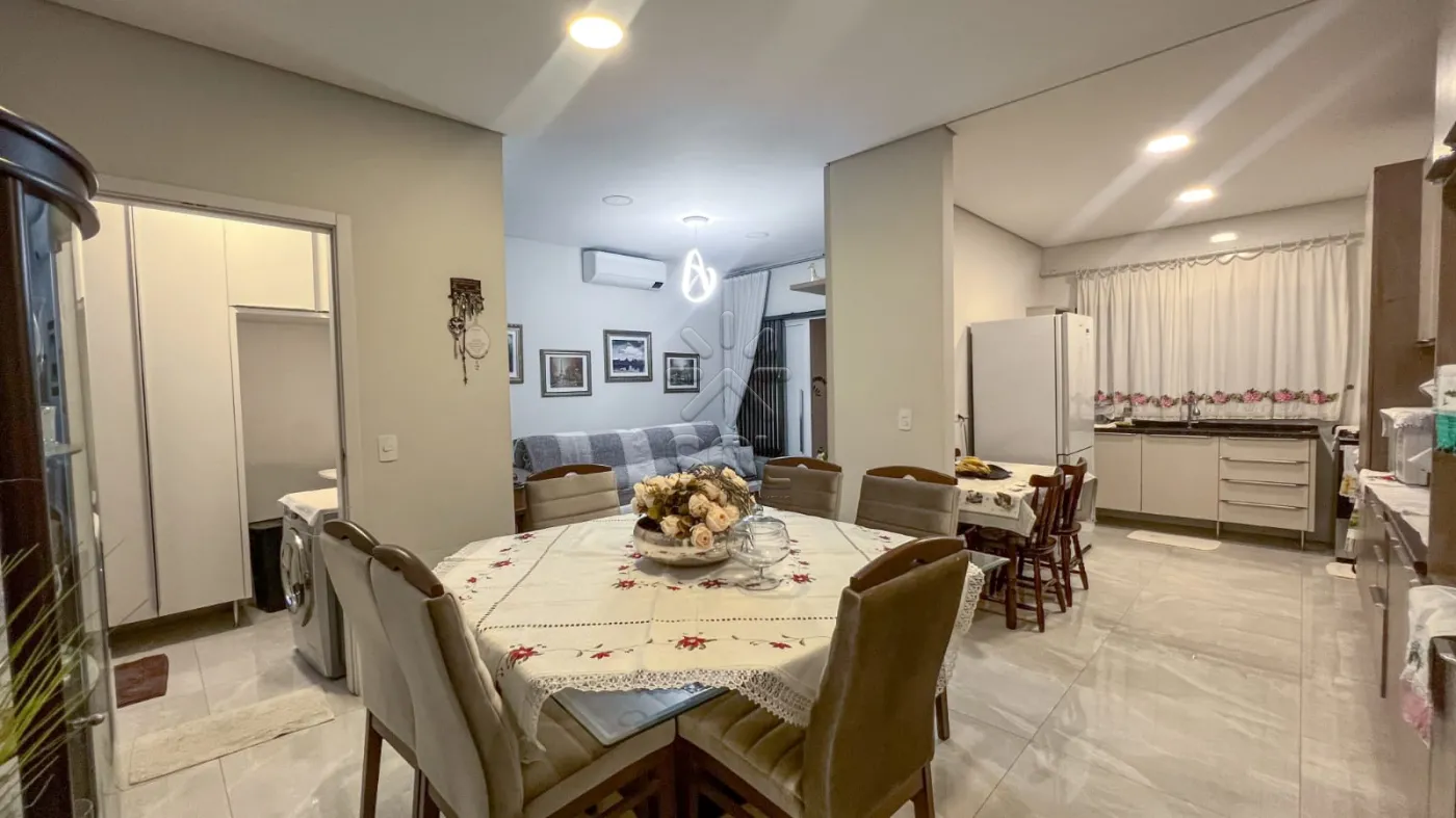 Casa à venda no Jardim Lancaster em Foz do Iguaçu/PR - 3 quartos, sendo suíte, energia solar e área gourmet