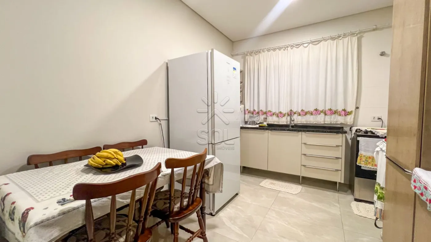Casa à venda no Jardim Lancaster em Foz do Iguaçu/PR - 3 quartos, sendo suíte, energia solar e área gourmet
