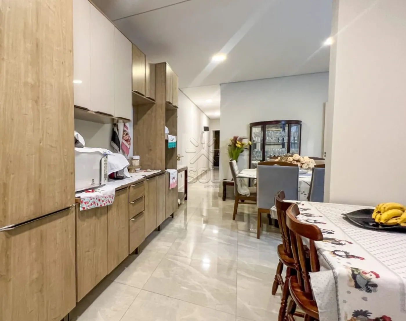 Casa à venda no Jardim Lancaster em Foz do Iguaçu/PR - 3 quartos, sendo suíte, energia solar e área gourmet