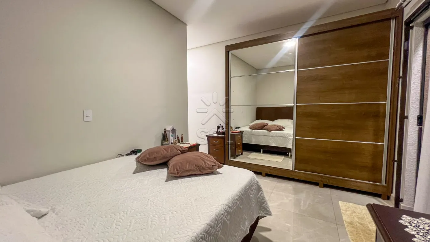 Casa à venda no Jardim Lancaster em Foz do Iguaçu/PR - 3 quartos, sendo suíte, energia solar e área gourmet