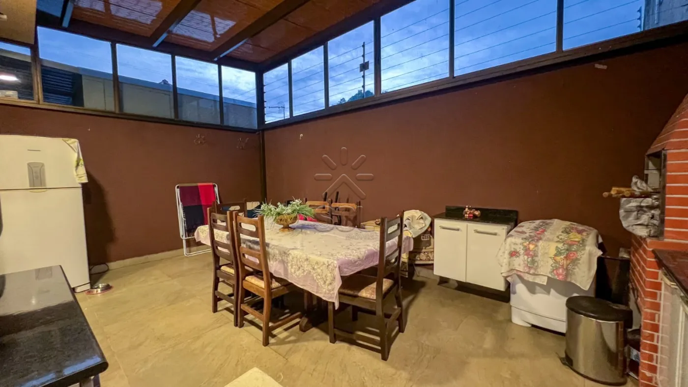 Casa à venda no Jardim Lancaster em Foz do Iguaçu/PR - 3 quartos, sendo suíte, energia solar e área gourmet