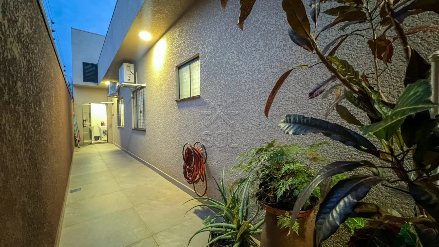 Casa à venda no Jardim Lancaster em Foz do Iguaçu/PR - 3 quartos, sendo suíte, energia solar e área gourmet