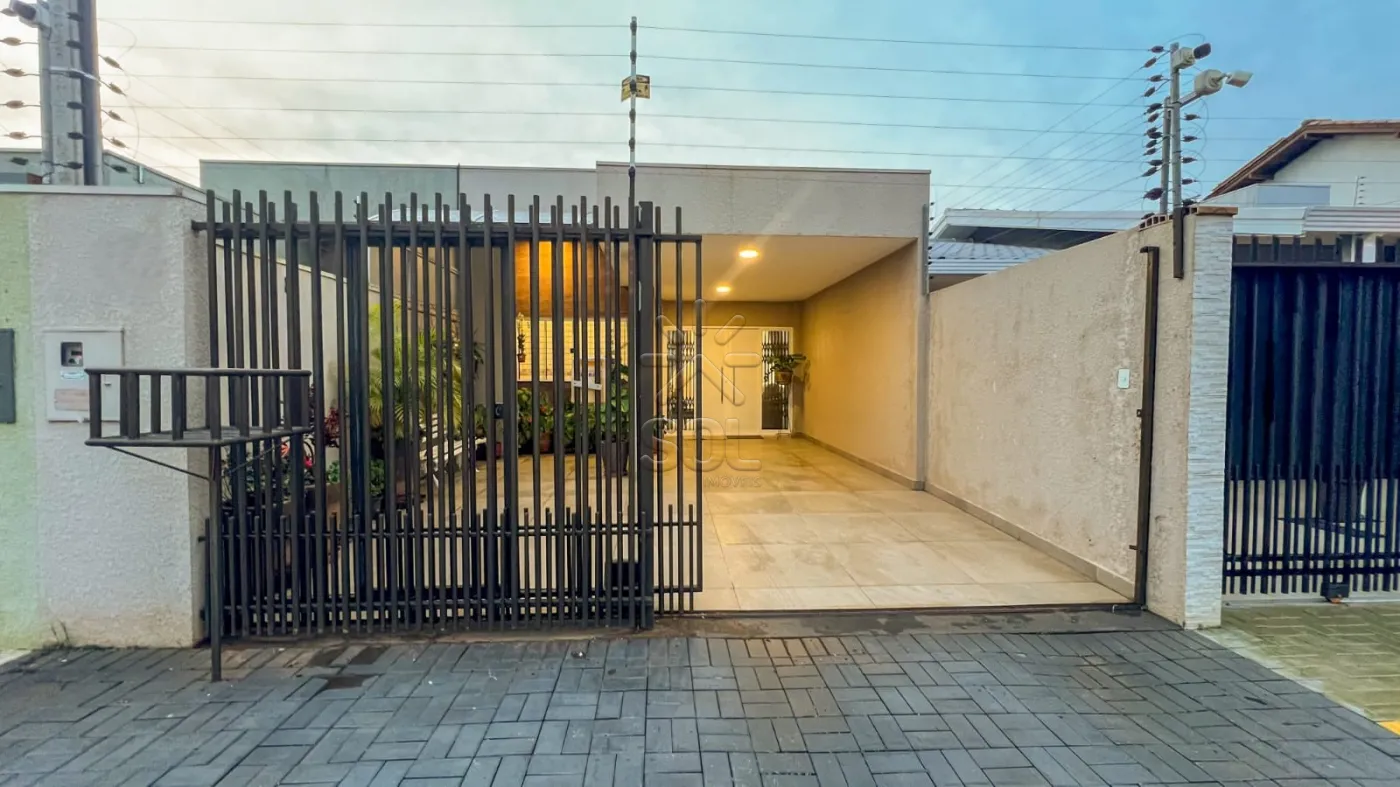 Casa à venda no Jardim Lancaster em Foz do Iguaçu/PR - 3 quartos, sendo suíte, energia solar e área gourmet