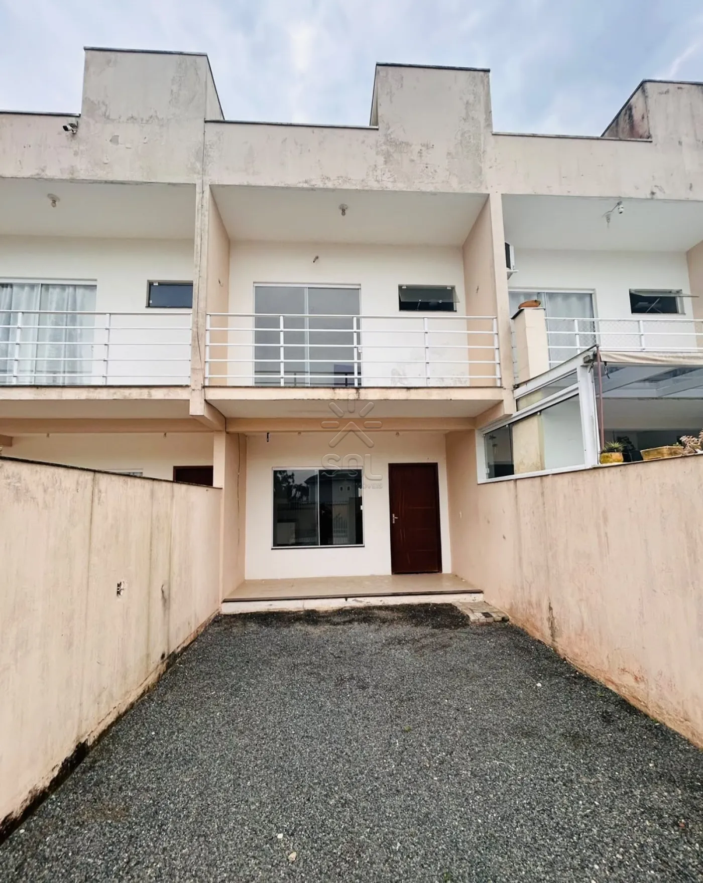 Sobrado para locação em condomínio fechado no bairro Itacolomi, Balneário Piçarras/SC - 82,75m² | 2 quartos