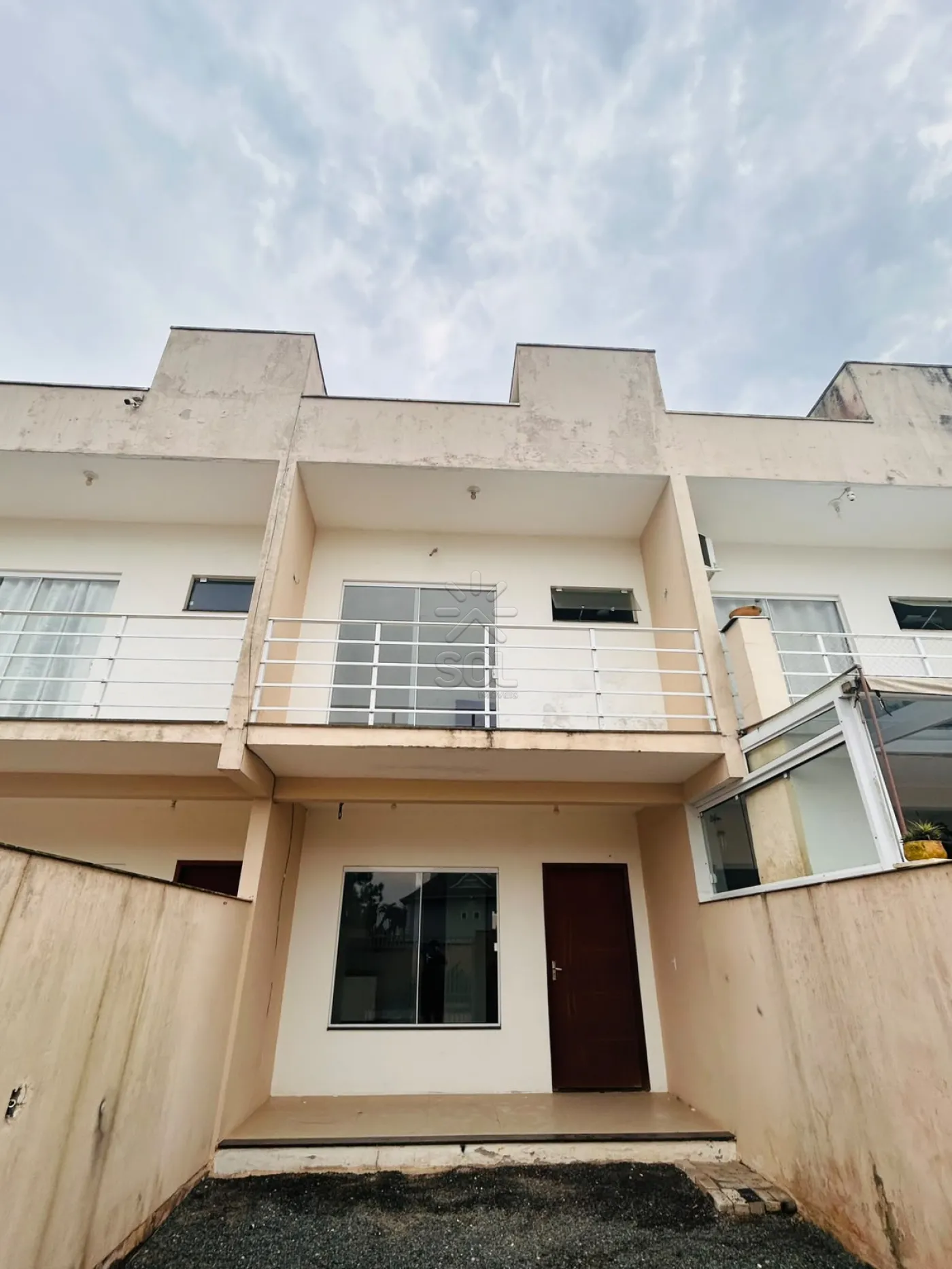 Sobrado para locação em condomínio fechado no bairro Itacolomi, Balneário Piçarras/SC - 82,75m² | 2 quartos