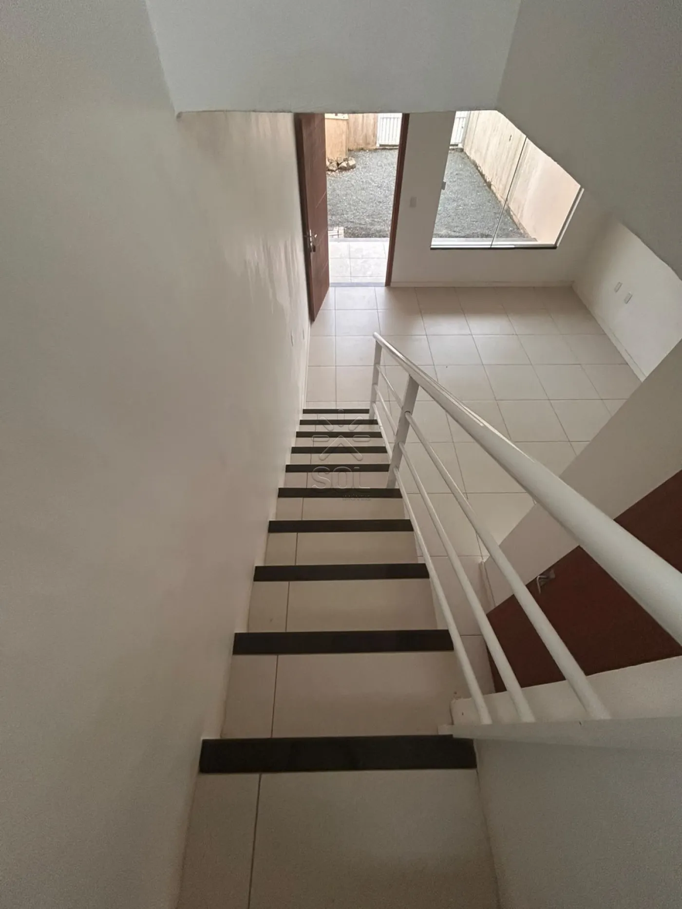 Sobrado para locação em condomínio fechado no bairro Itacolomi, Balneário Piçarras/SC - 82,75m² | 2 quartos