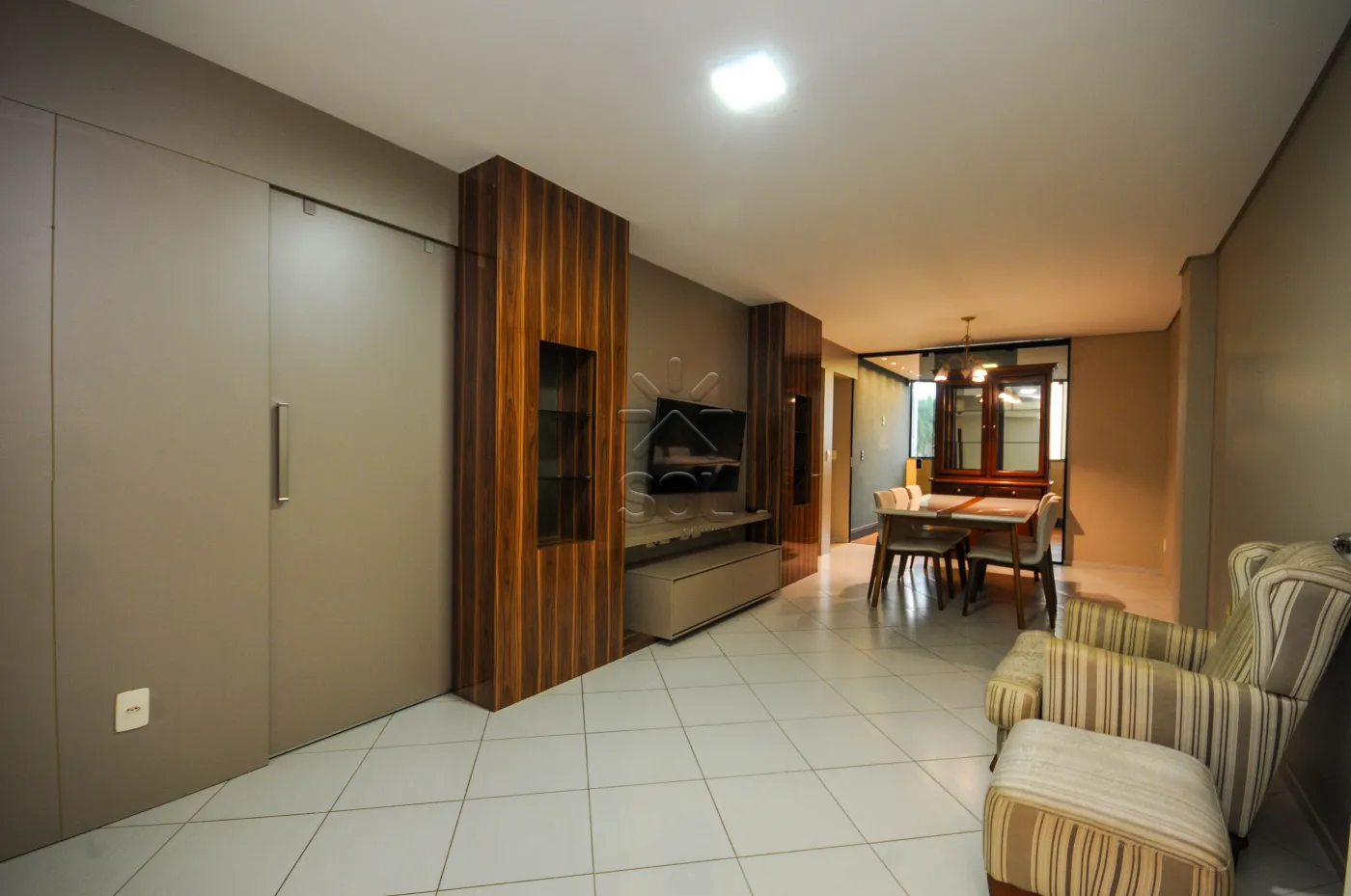 Apartamento semimobiliado à venda no Edifício Viena, Centro de Foz do Iguaçu/PR - 102,22m² | 3 quartos | 2 vagas