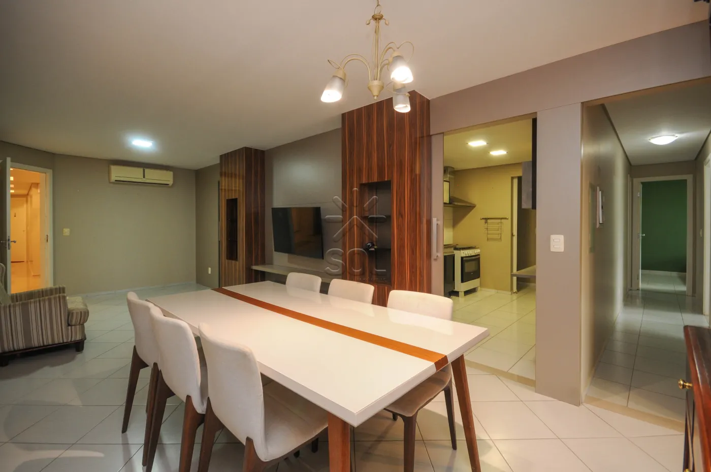Apartamento semimobiliado à venda no Edifício Viena, Centro de Foz do Iguaçu/PR - 102,22m² | 3 quartos | 2 vagas