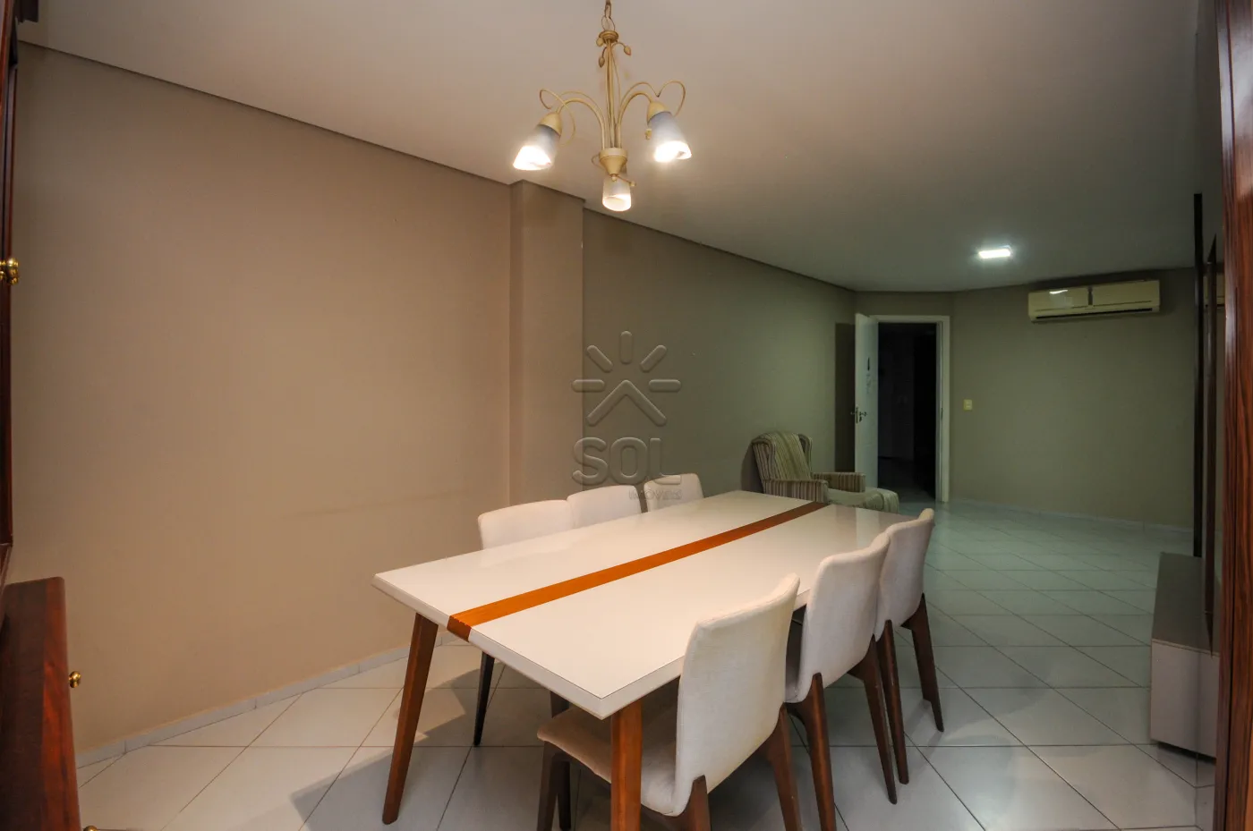 Apartamento semimobiliado à venda no Edifício Viena, Centro de Foz do Iguaçu/PR - 102,22m² | 3 quartos | 2 vagas