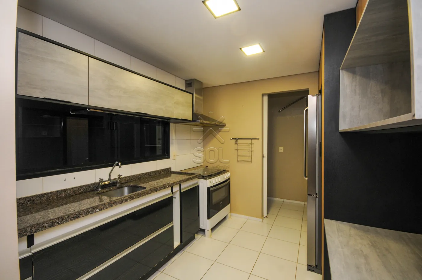 Apartamento semimobiliado à venda no Edifício Viena, Centro de Foz do Iguaçu/PR - 102,22m² | 3 quartos | 2 vagas
