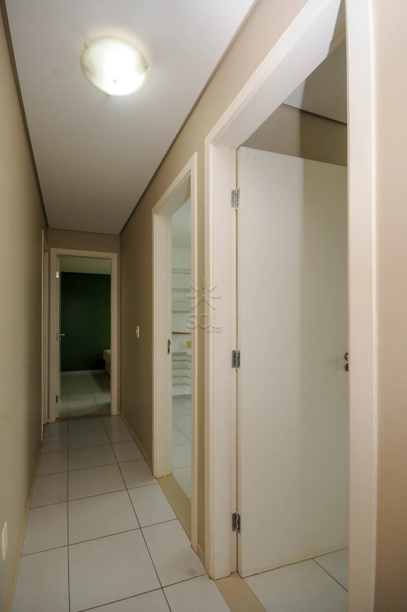 Apartamento semimobiliado à venda no Edifício Viena, Centro de Foz do Iguaçu/PR - 102,22m² | 3 quartos | 2 vagas