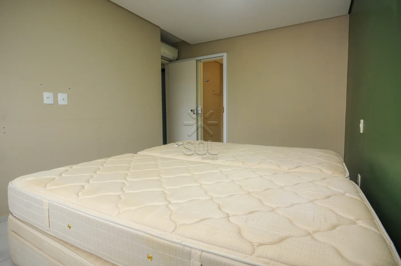 Apartamento semimobiliado à venda no Edifício Viena, Centro de Foz do Iguaçu/PR - 102,22m² | 3 quartos | 2 vagas