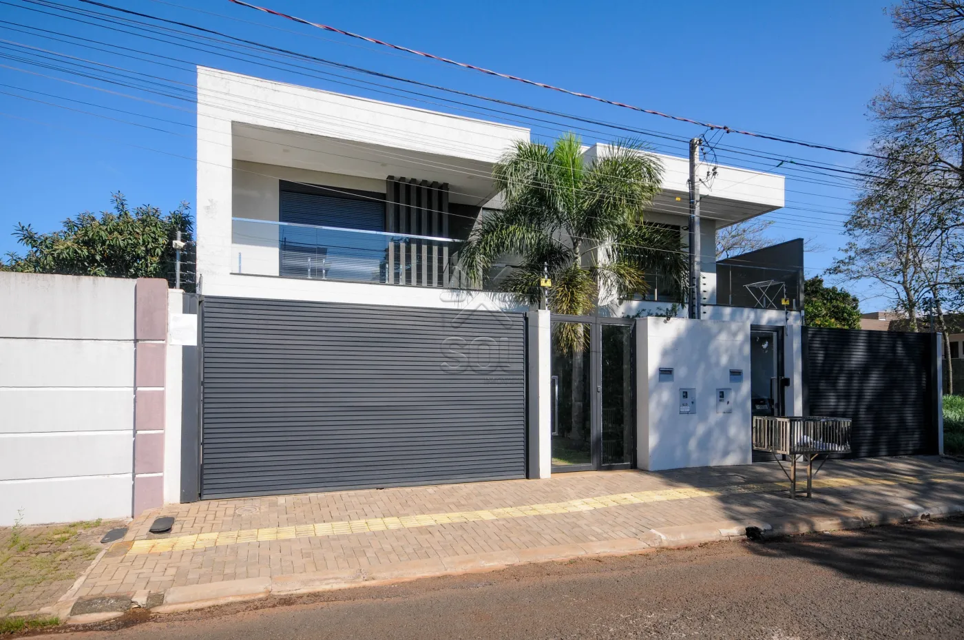 Sobrado totalmente mobiliado à venda no Jardim Lancaster, em Foz do Iguaçu/PR - 298m² | 3 quartos | Piscina