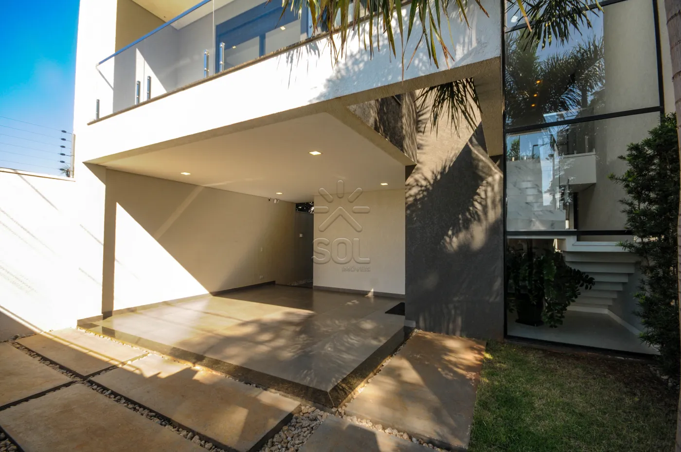 Sobrado totalmente mobiliado à venda no Jardim Lancaster, em Foz do Iguaçu/PR - 298m² | 3 quartos | Piscina