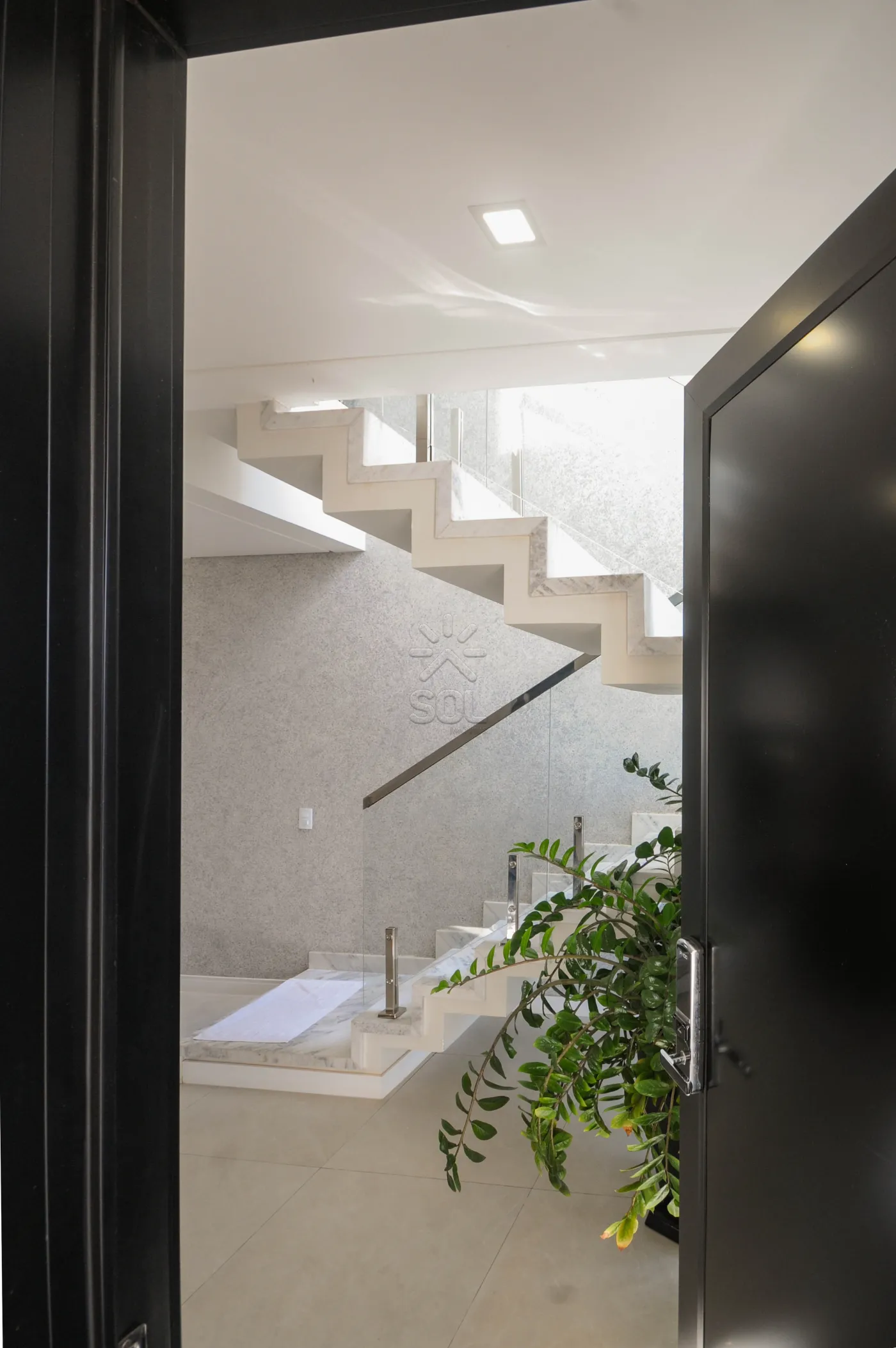 Sobrado totalmente mobiliado à venda no Jardim Lancaster, em Foz do Iguaçu/PR - 298m² | 3 quartos | Piscina