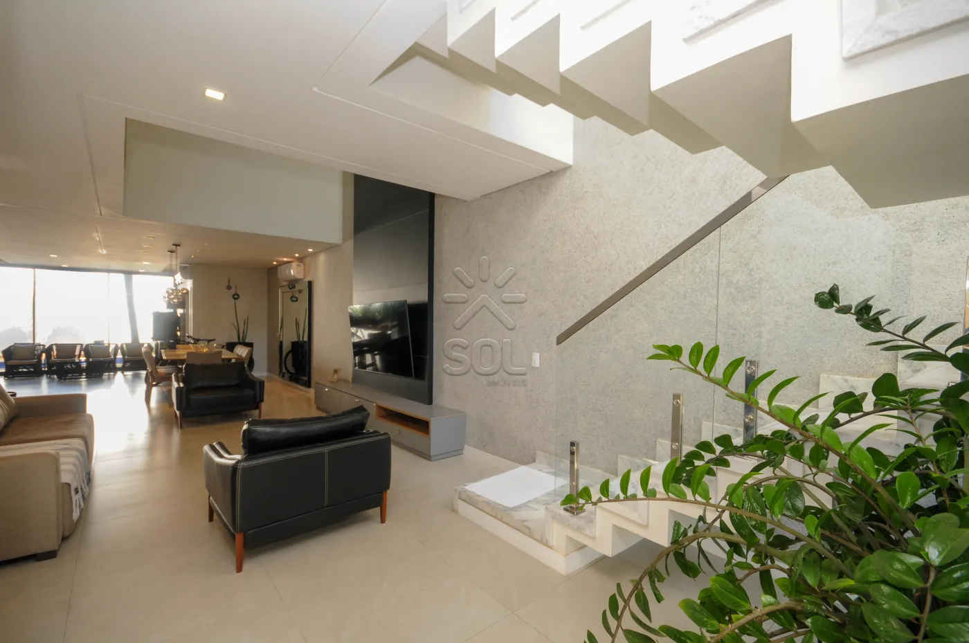 Sobrado totalmente mobiliado à venda no Jardim Lancaster, em Foz do Iguaçu/PR - 298m² | 3 quartos | Piscina