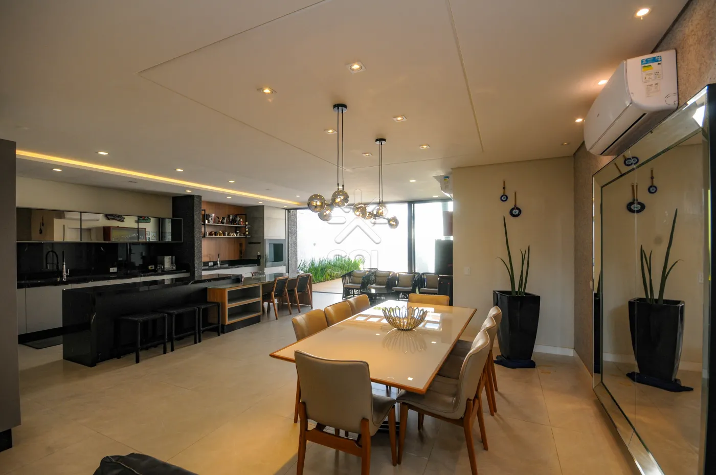 Sobrado totalmente mobiliado à venda no Jardim Lancaster, em Foz do Iguaçu/PR - 298m² | 3 quartos | Piscina