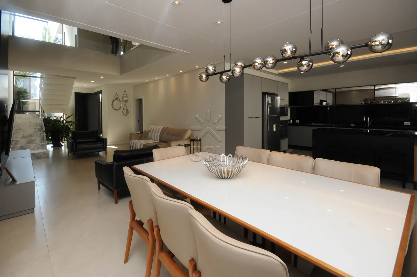 Sobrado totalmente mobiliado à venda no Jardim Lancaster, em Foz do Iguaçu/PR - 298m² | 3 quartos | Piscina
