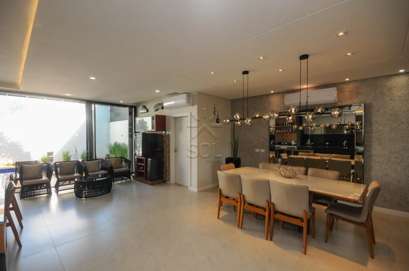 Sobrado totalmente mobiliado à venda no Jardim Lancaster, em Foz do Iguaçu/PR - 298m² | 3 quartos | Piscina