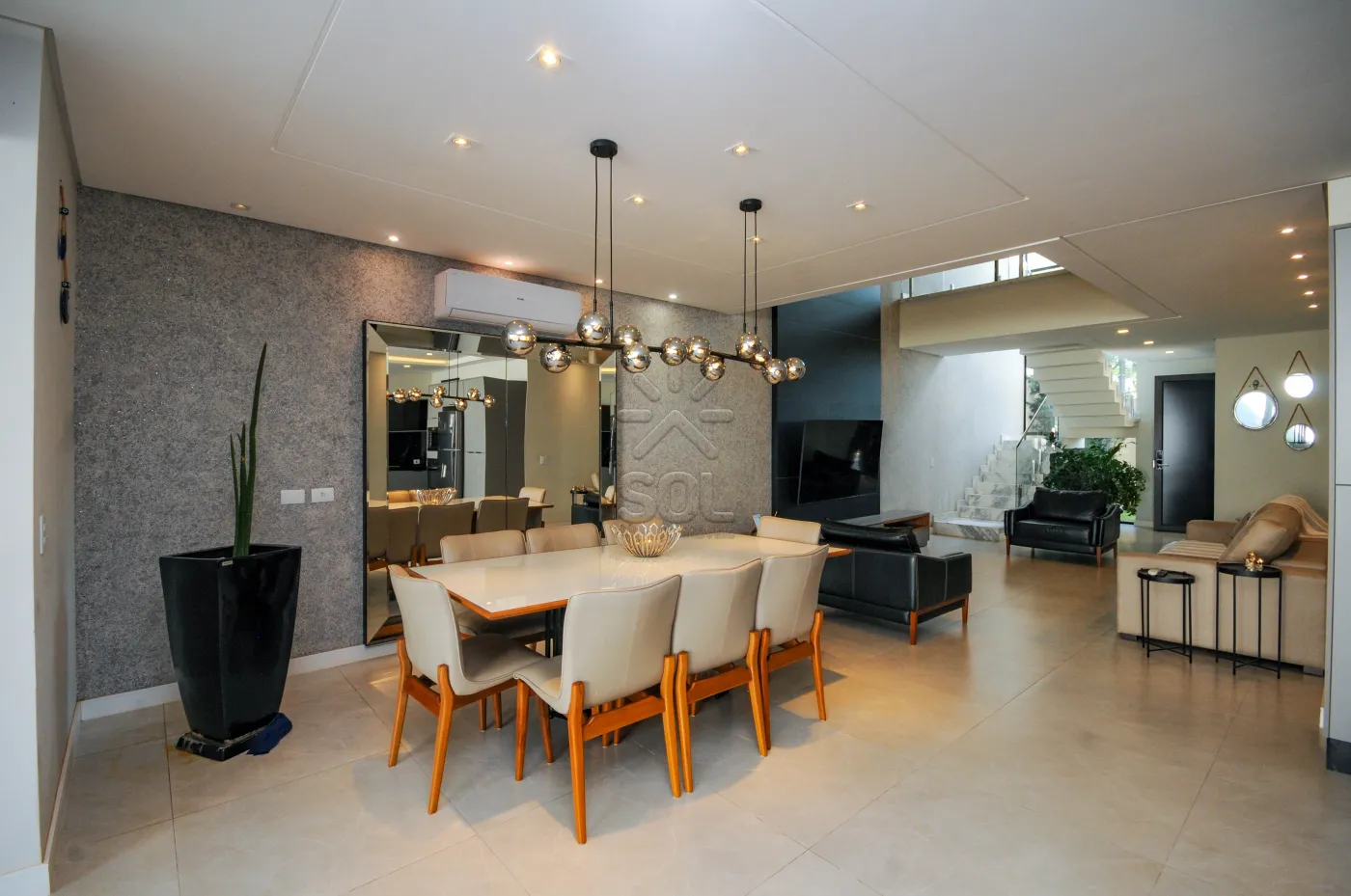 Sobrado totalmente mobiliado à venda no Jardim Lancaster, em Foz do Iguaçu/PR - 298m² | 3 quartos | Piscina