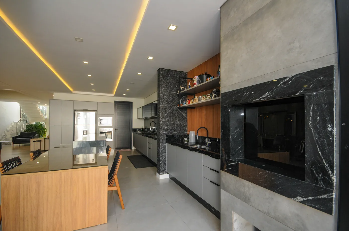 Sobrado totalmente mobiliado à venda no Jardim Lancaster, em Foz do Iguaçu/PR - 298m² | 3 quartos | Piscina