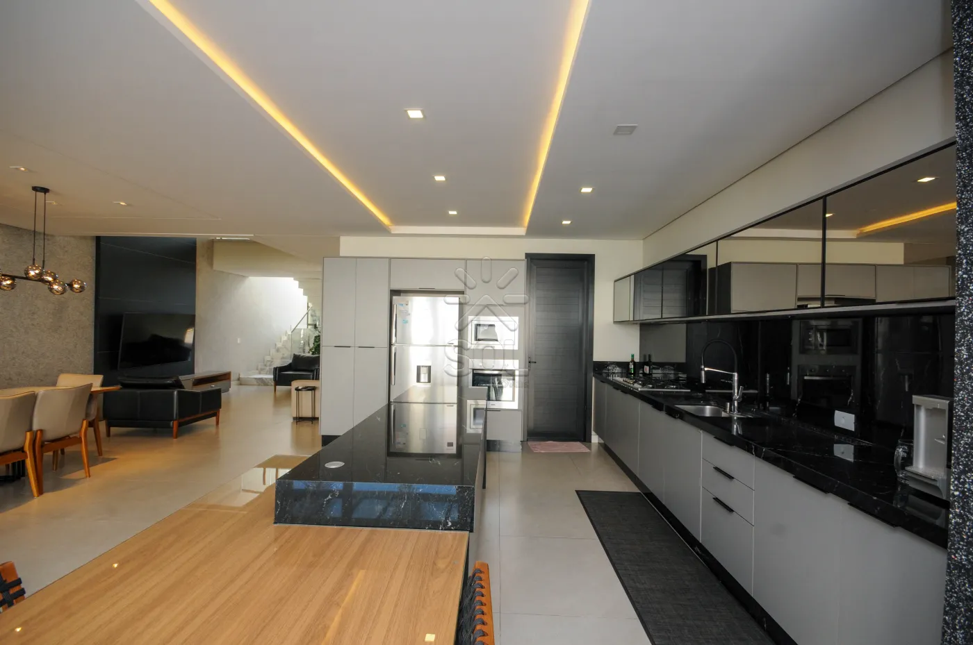 Sobrado totalmente mobiliado à venda no Jardim Lancaster, em Foz do Iguaçu/PR - 298m² | 3 quartos | Piscina