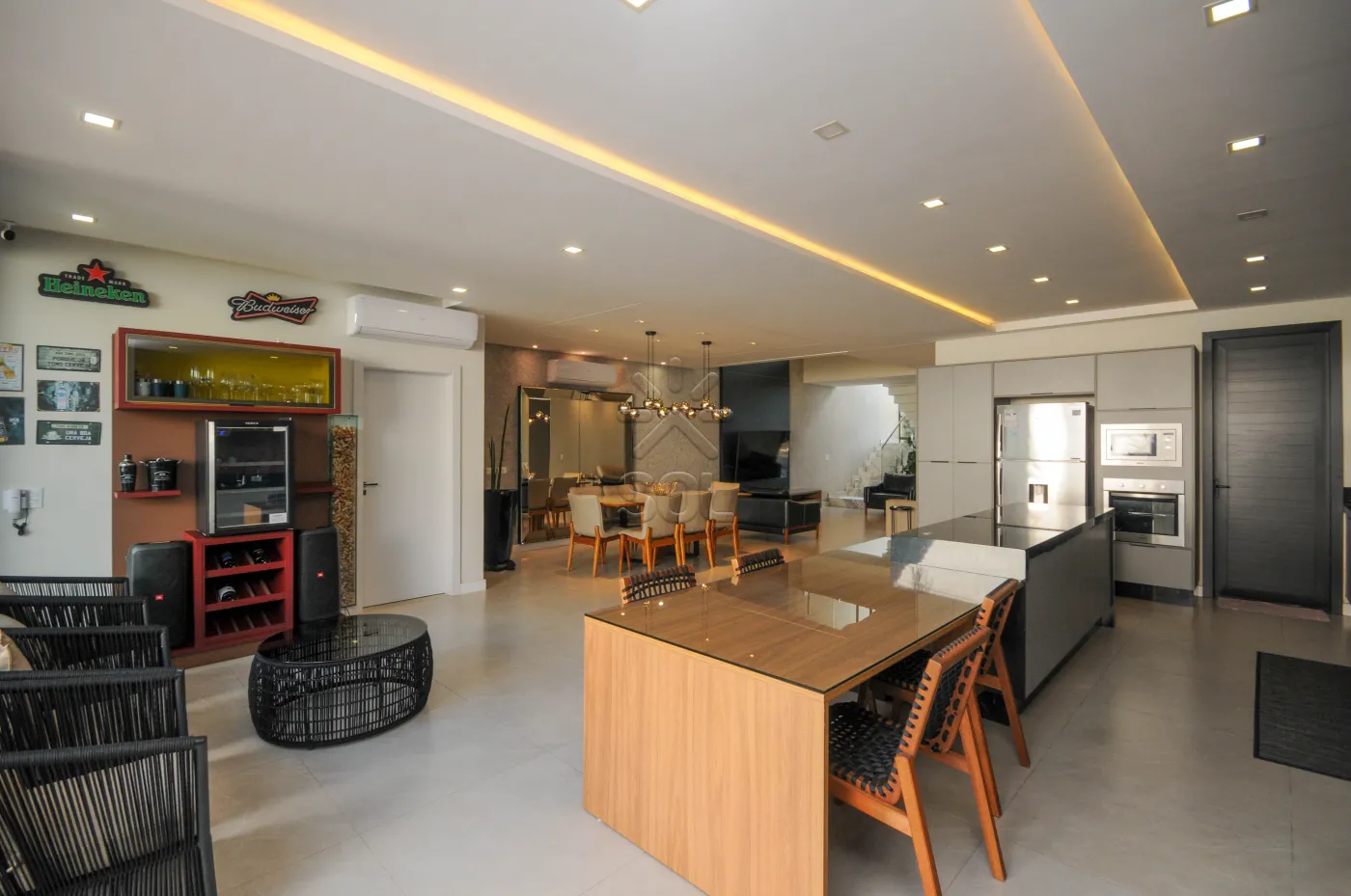 Sobrado totalmente mobiliado à venda no Jardim Lancaster, em Foz do Iguaçu/PR - 298m² | 3 quartos | Piscina