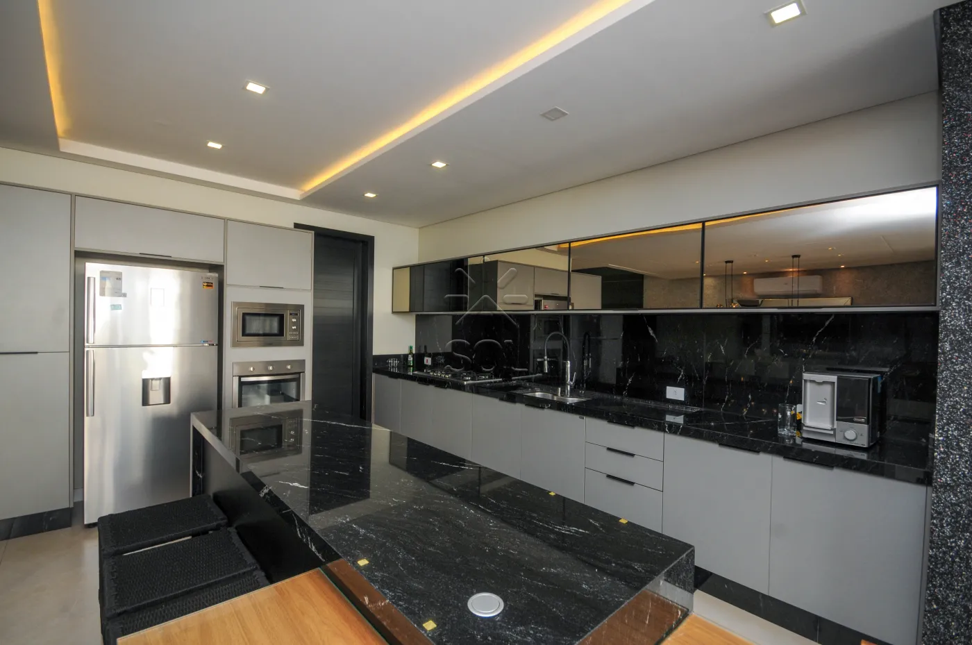 Sobrado totalmente mobiliado à venda no Jardim Lancaster, em Foz do Iguaçu/PR - 298m² | 3 quartos | Piscina