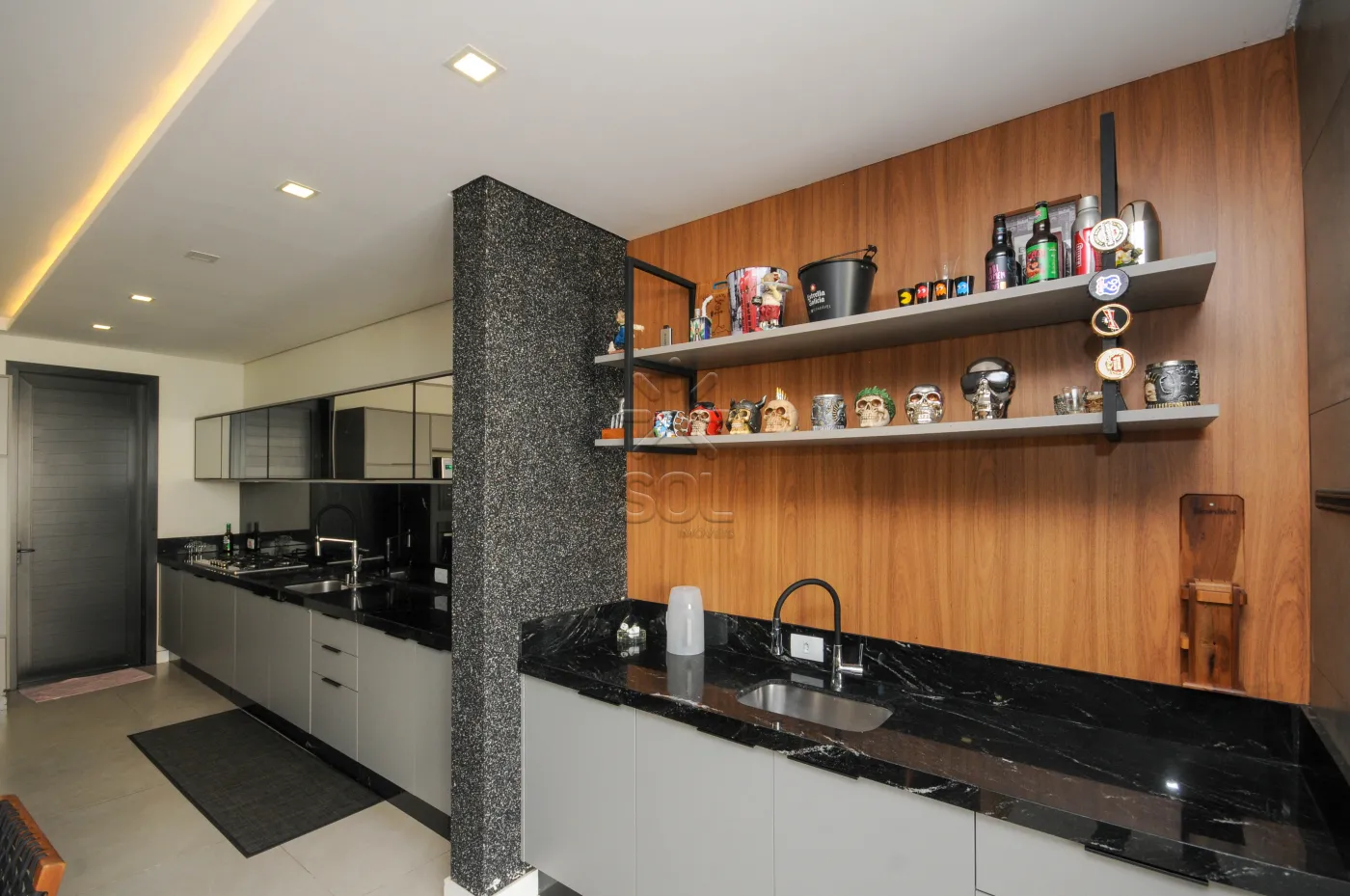 Sobrado totalmente mobiliado à venda no Jardim Lancaster, em Foz do Iguaçu/PR - 298m² | 3 quartos | Piscina