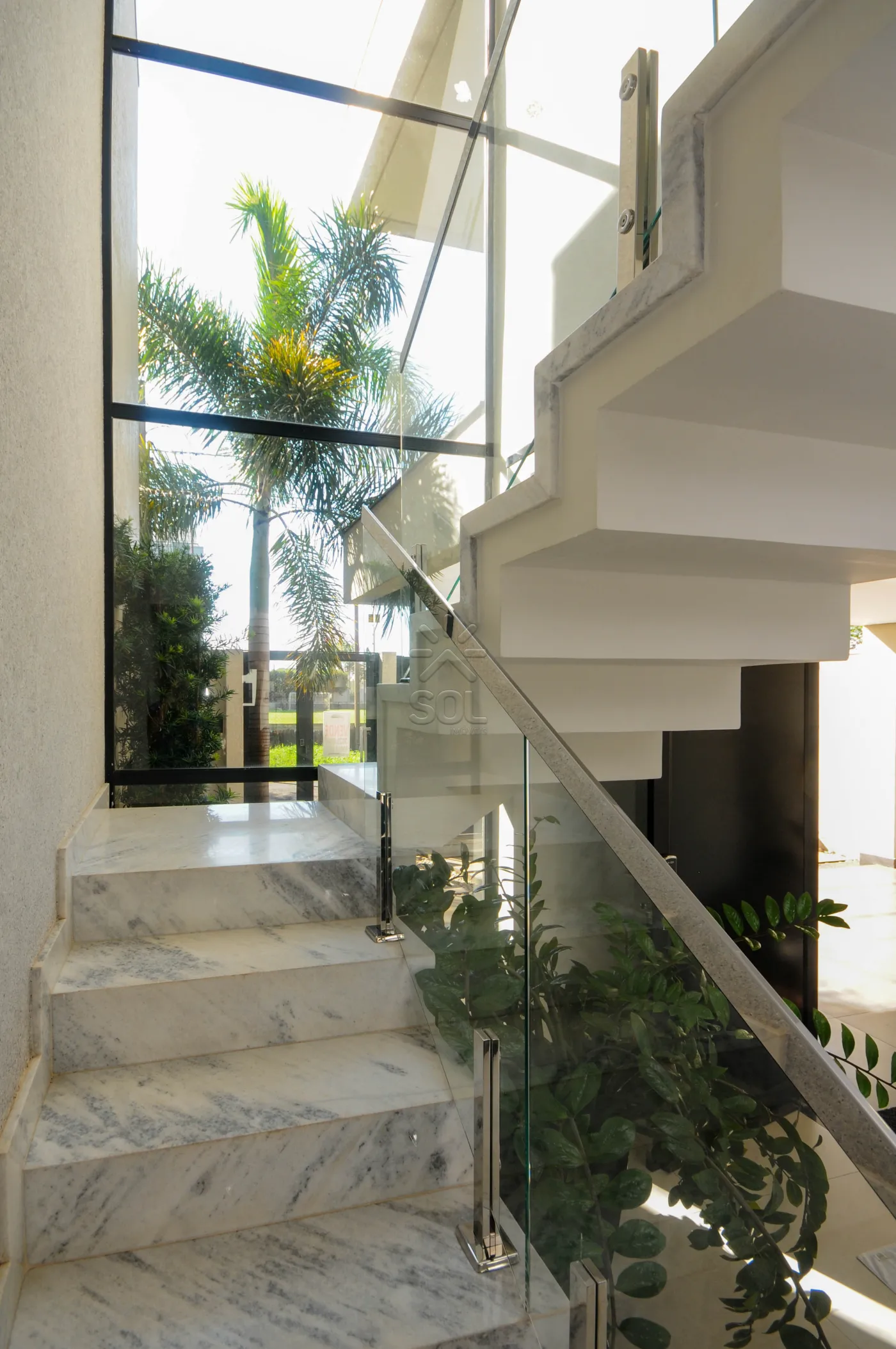 Sobrado totalmente mobiliado à venda no Jardim Lancaster, em Foz do Iguaçu/PR - 298m² | 3 quartos | Piscina