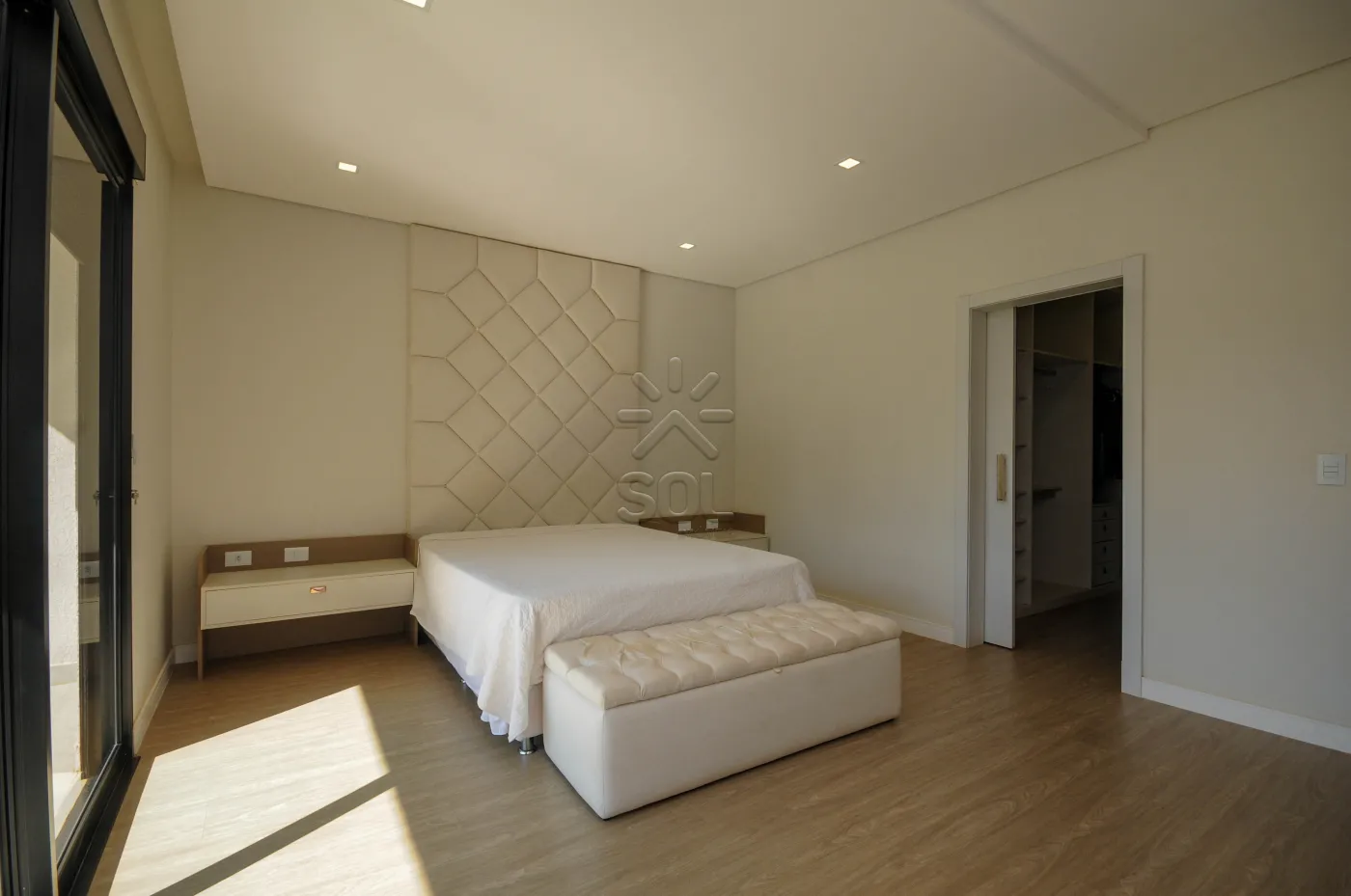 Sobrado totalmente mobiliado à venda no Jardim Lancaster, em Foz do Iguaçu/PR - 298m² | 3 quartos | Piscina