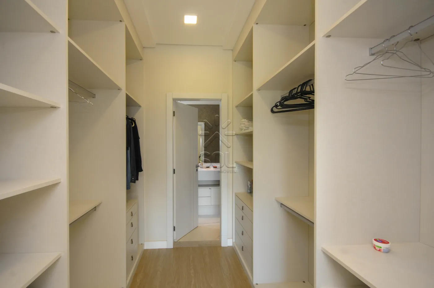 Sobrado totalmente mobiliado à venda no Jardim Lancaster, em Foz do Iguaçu/PR - 298m² | 3 quartos | Piscina